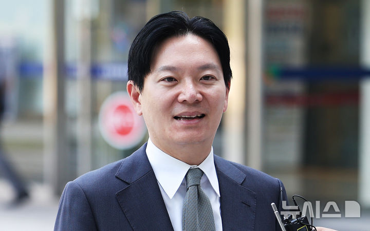 [수원=뉴시스] 김종택 기자 = 쌍방울 대북송금 사건 수사 담당 박상용 인천지검 부부장검사가 이른바 '연어 술파티' 의혹이 사실무근이라는 법원 판단이 나온 것과 관련해 정성호 법무부 장관의 사과를 촉구했다. 사진은 