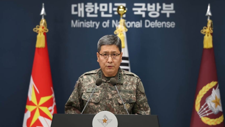 군 "DMZ 폭발, 북한이 군사분계선 이남에 매설한 지뢰 때문···진심 어린 사과·지뢰 즉시 제거 촉구"