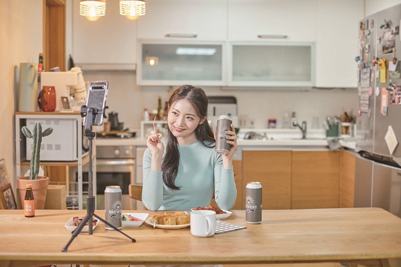 술을 매개로 한 유튜브 콘텐츠가 인기를 끌고 있다.[사진｜게티이미지뱅크]