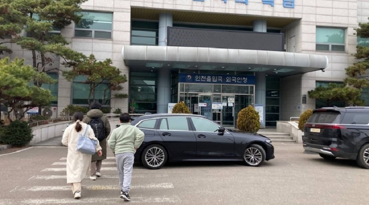 아동들은 불법체류하지 않는다. 그냥 살아갈 뿐이다