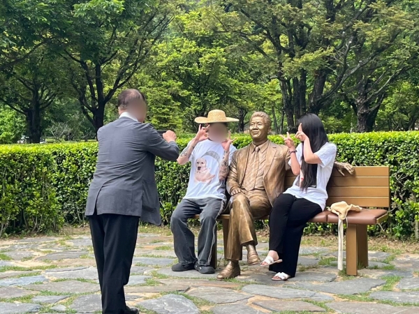 ▲노무현재단 이사인 조수진 변호사가 2026년 5월 23일 페이스북에 게시한 사진. 조 변호사는 