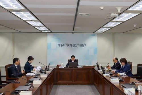 [속보] 노무현 전 대통령 모욕하고 유족에 성적 표현 일삼더니… SNS 11개 계정 ‘접속 차단’