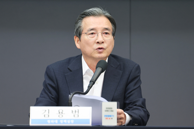 [속보] 김용범 "2025년 韓 경제 장기 추세 달라질 가능성 보여줘" 호평