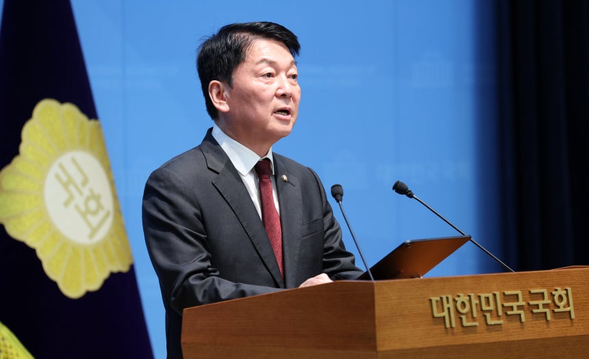 [속보] 안철수, 한동훈 복당 반대...“계파 갈등·소모적 내전에 빠질 것”
