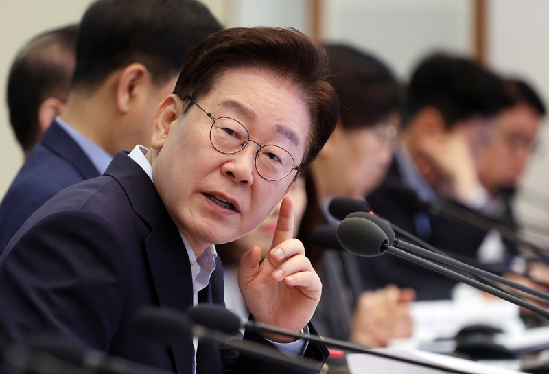 ▲ 이재명 대통령이 25일 청와대에서 열린 국무회의에서 발언하고 있다. 연합뉴스