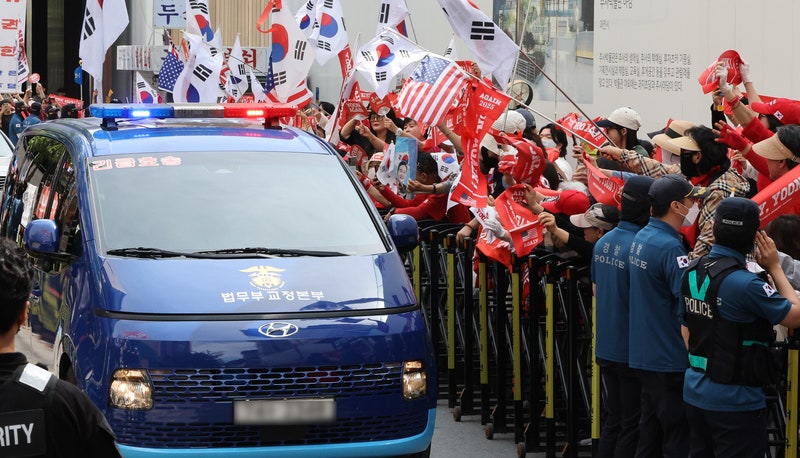 종합특검, 윤석열 전 대통령 소환…'반란 혐의 피의자 신분'