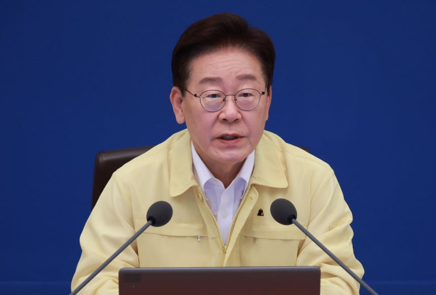 이재명 대통령이 20일 청와대에서 열린 수석보좌관회의에서 발언하고 있다. 연합뉴스