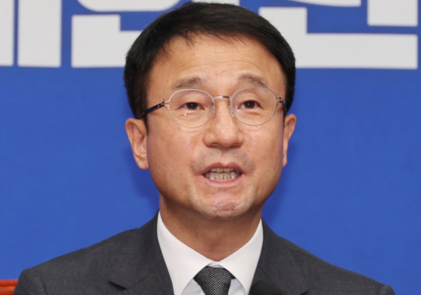 한병도 더불어민주당 대표 직무대행 겸 원내대표가 지난 15일 여의도 국회에서 열린 최고위원회의에서 발언하고 있다. / 사진=뉴시스