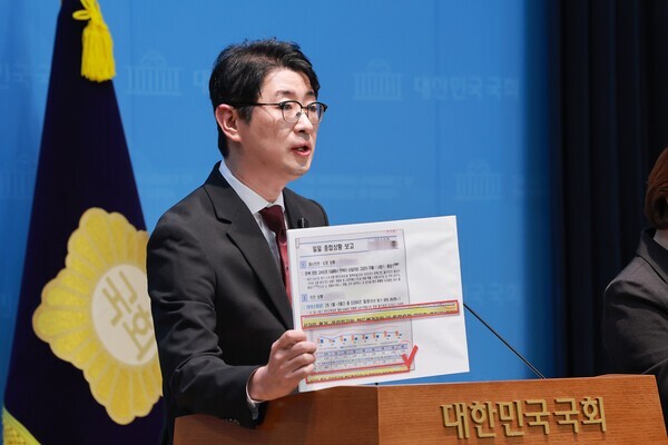 국민의힘 주진우 의원이 공무상 비밀누설 혐의로 이 대통령을 경찰에 고발했다. 연합뉴스