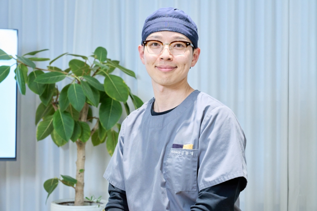 김동영 원장은 병원명에 담긴 의미도 소개했다. ‘김포베스트치과’의 ‘Best’는 ‘최선의 진료’와 ‘가장 행복한 결과’라는 두 가지 지향을 함축한 이름이며, 이 진료 철학이 이번 저서의 집필 방향과도 맞닿아 있다고 설명했다