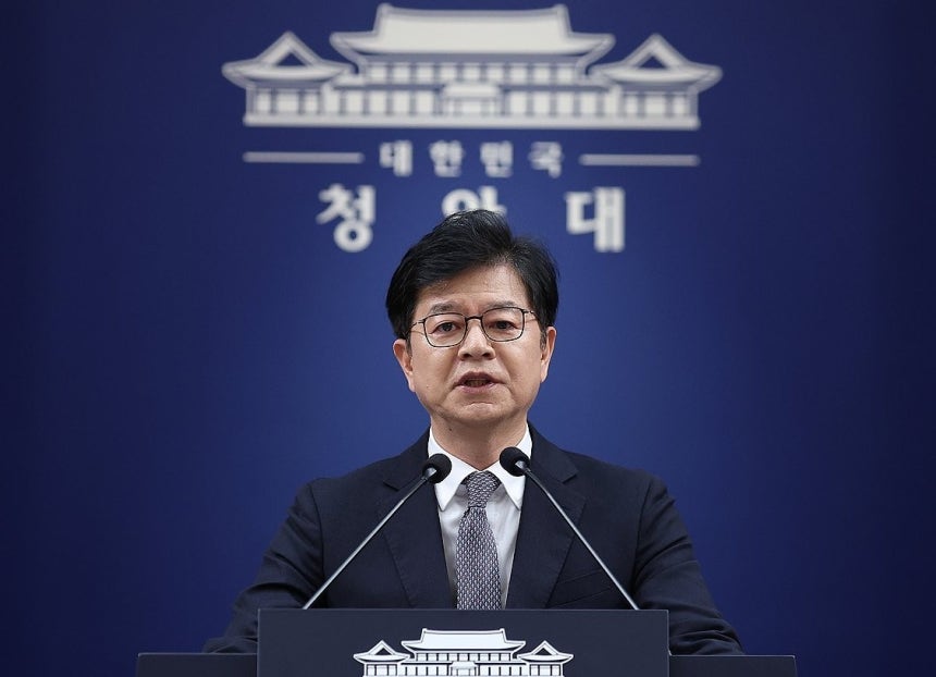 [속보] 靑 "이 대통령 단순 SNS 정치 아냐… 국정과 국민 벽 낮추는 소통"