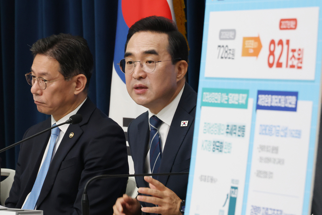 [속보] 박홍근 “호남 반도체, 기업 팔 비틀기 아냐…지원 아끼지 않을 것”