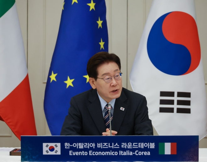 靑 “한반도 평화공존 정책 추진”…북한 “평화의 가면 벗어”
