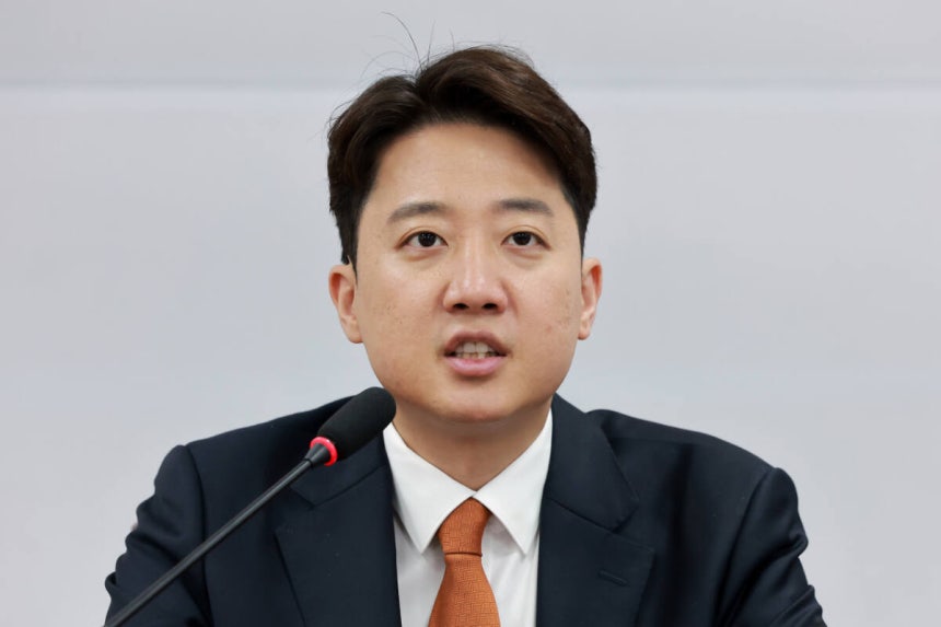 개혁신당 이준석 대표가 지난 15일 국회에서 열린 최고위원회의에 참석해 발언하고 있다. 연합뉴스