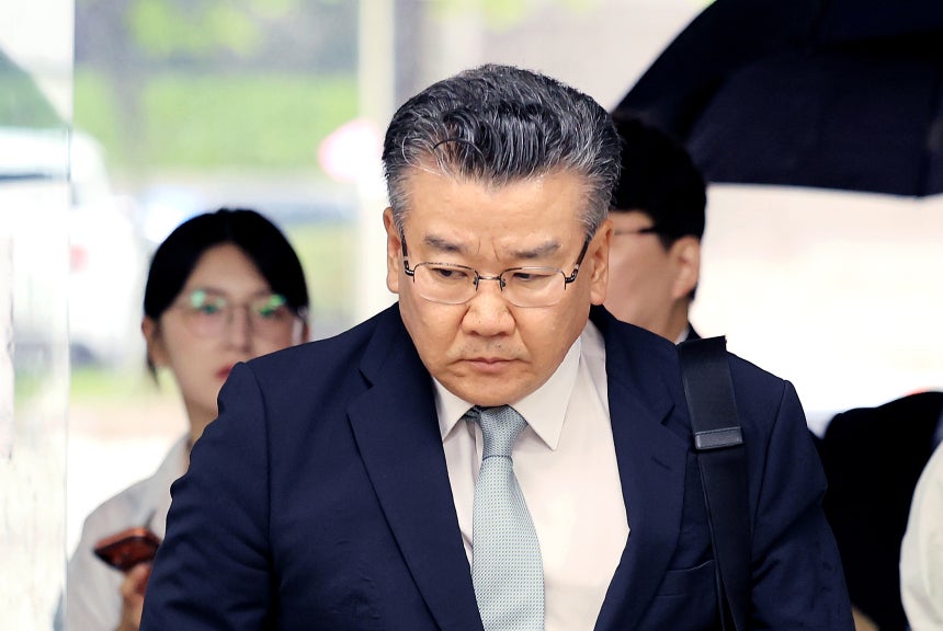 유병호 감사원 감사위원이 구속영장 실질심사를 받기 위해 서울중앙지법에 출석하고 있다.(2026월 7월 20일, 연합뉴스)