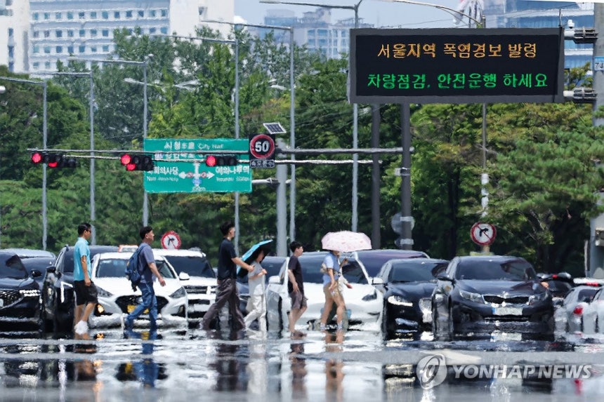 월요일도 '찜통더위' 기승…낮 최고 37도·내륙 중심 소나기