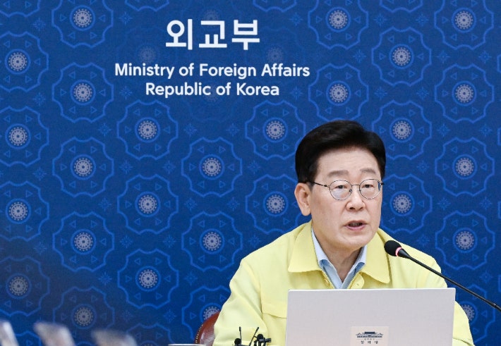 [속보]李 "네팔 사고, 모든 외교채널 가동…가족들 세심히 챙기라"