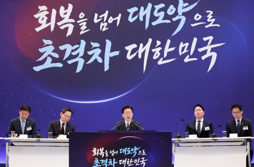 이재명 대통령이 지난달 29일 청와대 영빈관에서 열린 대한민국 대도약 3대 메가프로젝트 국민보고회에서 발언하고 있다. /뉴스1