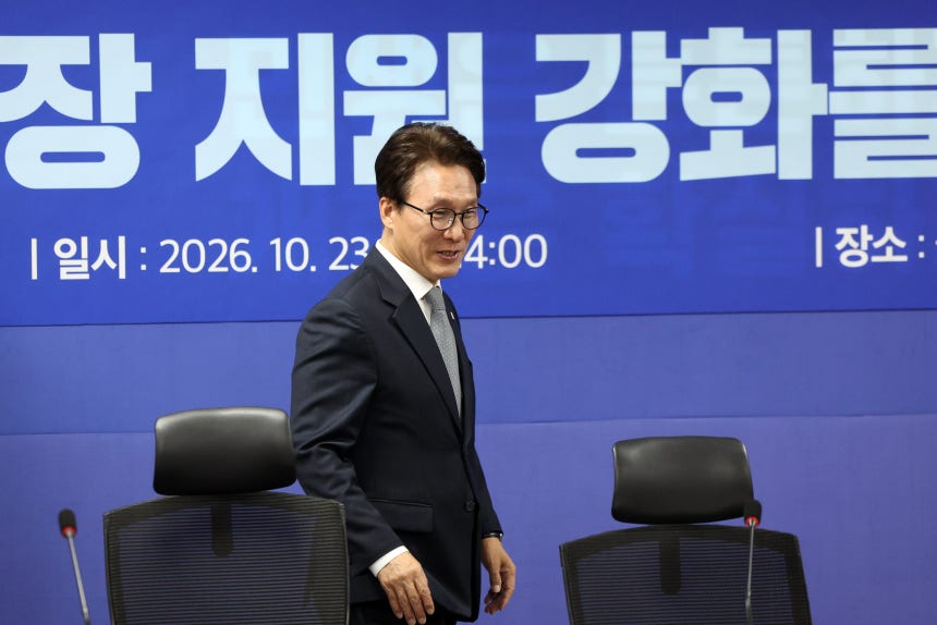 김민석 더불어민주당 대표가 23일 서울 여의도 국회 의원회관에서 열린 소방 현장 지원 강화를 위한 간담회에 참석하고 있다. 2026.10.23.