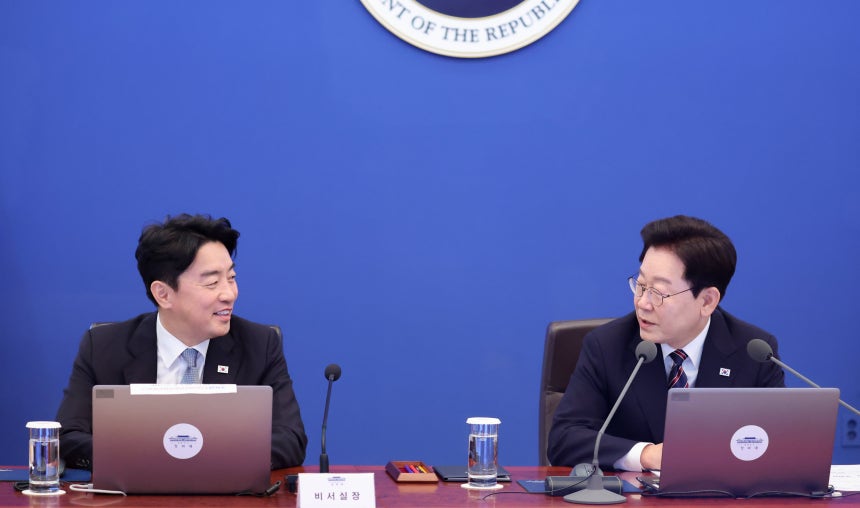[단독] 강훈식의 마지막 메시지 “대통령 국정운영 뒷받침하는 게 우리 책무”