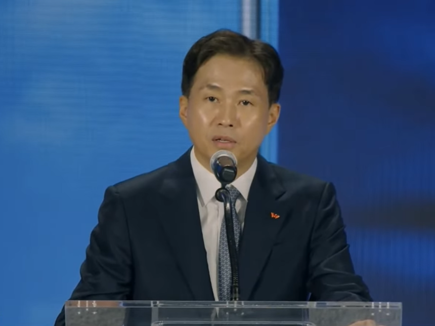 곽노정 SK하이닉스 사장이 27일(현지시간) 오전 미국 인디애나주 퍼듀대학교에서 열린 첨단 패키징 팹 기공식에서 연설하고 있다. [SK하이닉스 유튜브]