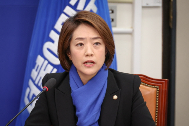 고민정 "문조털래유 뱉으니 흡족한가"…유시민에는 "혐오 휩쓸 때 어디 계셨나"