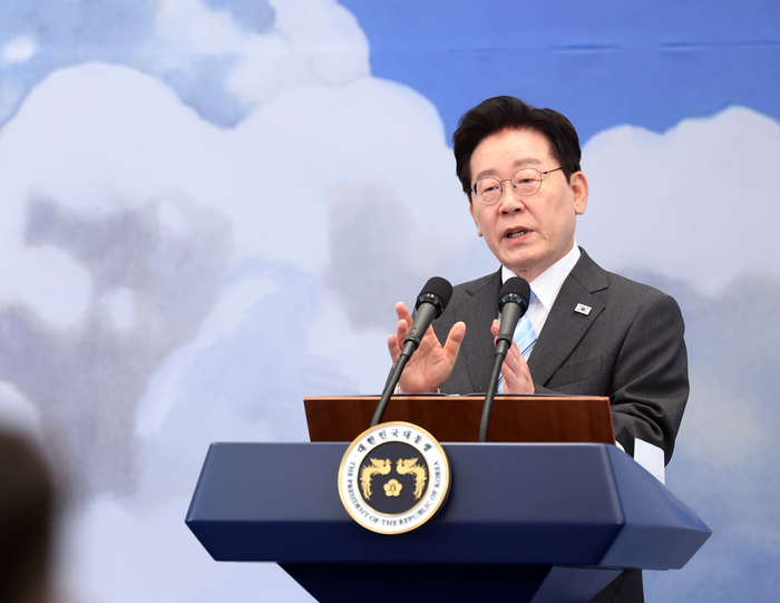  이재명 대통령이 지난 19일 청와대에서 열린 청년의 날 기념식에서 기념사를 하고 있다. [연합뉴스]