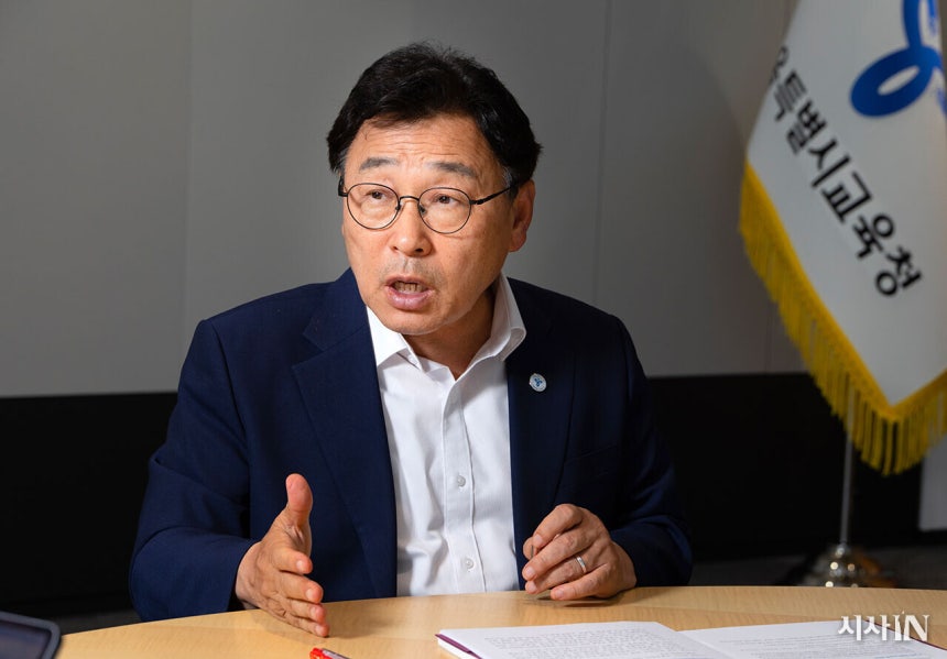 6월23일 서울 용산구 서울시교육청에서 정근식 교육감이 <시사IN>과 인터뷰를 하고 있다. ©김흥구