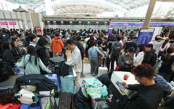 [속보] "12시간 걸려서야" 인천공항 시스템 장애 완전 복구…혼잡은 여전