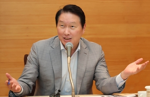 대한상의 제주포럼에서 기자간담회 중인 최태원 상의 회장 [대한상의 제공]