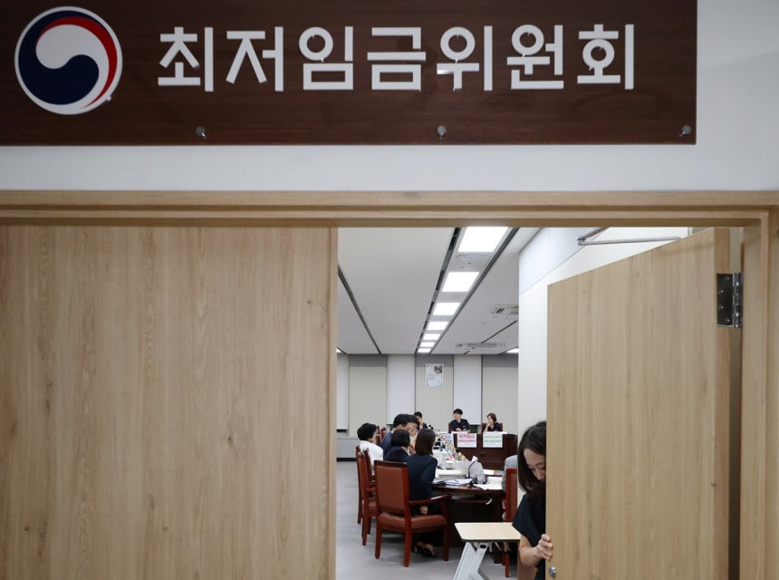 최저임금위원들이 오늘 오후 제14차 전원회의를 속개하는 모습 / 출처 뉴시스