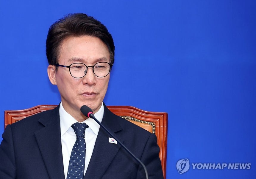 [속보]김민석 “'조희대 탄핵' 위해 모든 방법·경로 올려놓고 논의 시작”⋯국힘 “탄핵안 올리면 국민이 ‘이재명 탄핵’ 외칠 것”