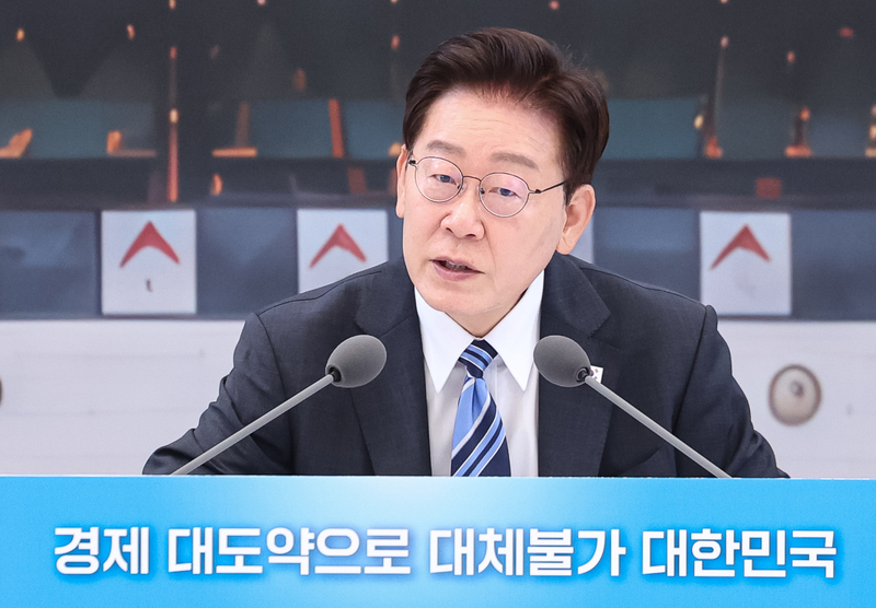 ▲ 이재명 대통령이 15일 청와대 영빈관에서 열린 부처 업무보고에서 발언하고 있다. 2026.7.15 [청와대통신사진기자단]