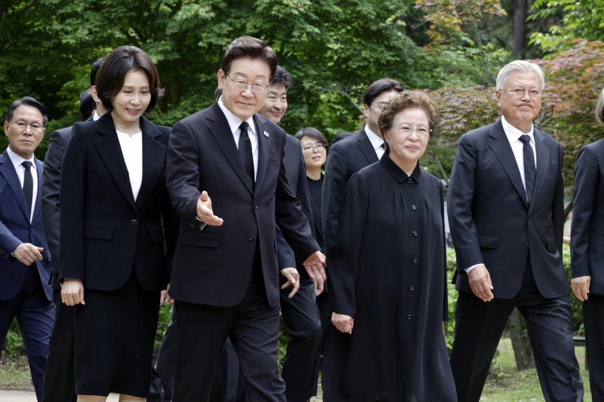 문재인 전 대통령 “국민성장펀드 완판됐다더라”···이 대통령 “국민 모두 함께 힘 모아”