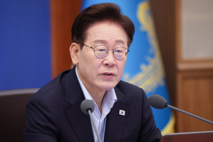 이재명 대통령이 21일 청와대에서 열린 국무회의에서 발언하고 있다.연합뉴스