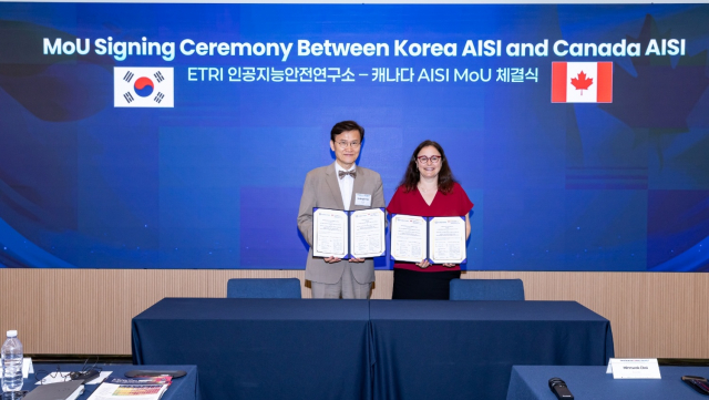 ‘Seoul Forum on AI Safety & Security 2026’에서 한국 인공지능안전연구소와 캐나다 인공지능안전연구소가 양해각서(MOU)를 체결했다(제공-한국전자통신연구원 인공지능안전연구소)
