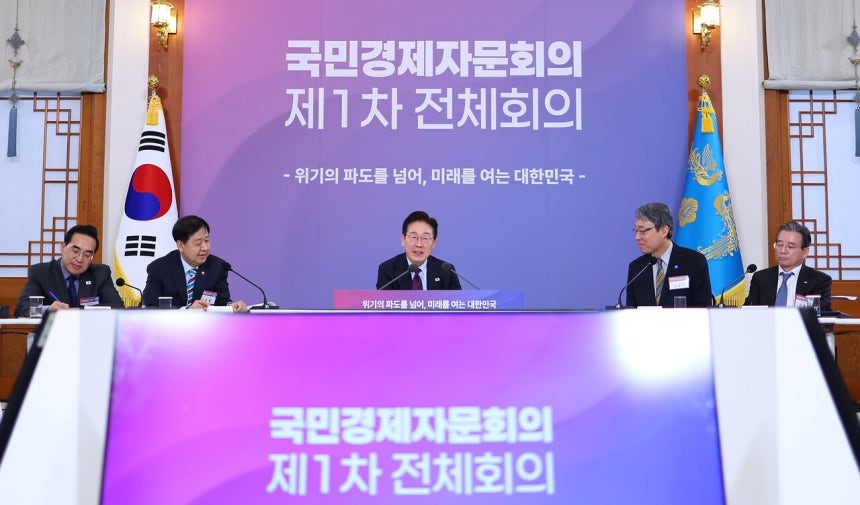 ‘이재명표 공정수당’ 실험, 폭증한 기간제 줄일까