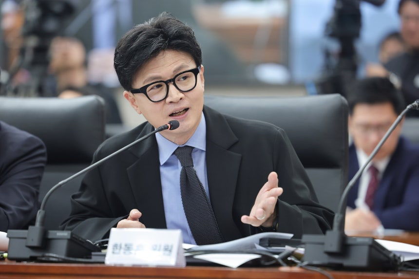 무소속 한동훈 의원이 지난 7일 서울 종로구 남북회담본부에서 열린 외교통일위원회 국정감사에서 정동영 통일부 장관에게 질의하고 있다. /연합뉴스