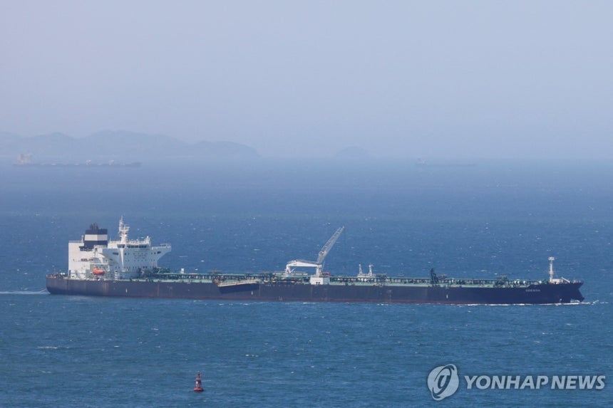 미, 이란산 원유 제재면제 철회…유조선 공격에 "용납불가"