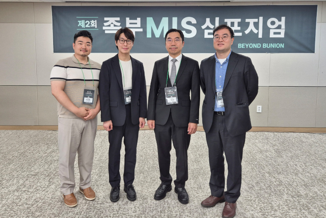 SNU서울병원 족부전담팀 서상교 대표원장, 최윤효 원장, 강태병 원장이 ‘제2회 족부 최소침습 무지외반증 수술(MIS) 심포지엄’에 참가해 여러 세션에서 임상연구 결과를 발표했다(사진=SNU서울병원)
