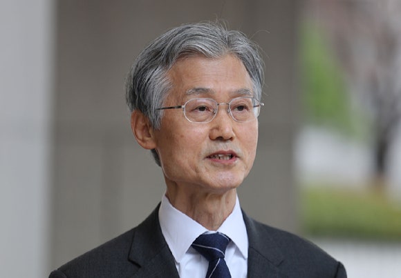 조희대 대법원장 의전 차량이 민간 차량과 추돌하는 사고가 발생했다. 사진은 조 대법원장. [사진=연합뉴스]