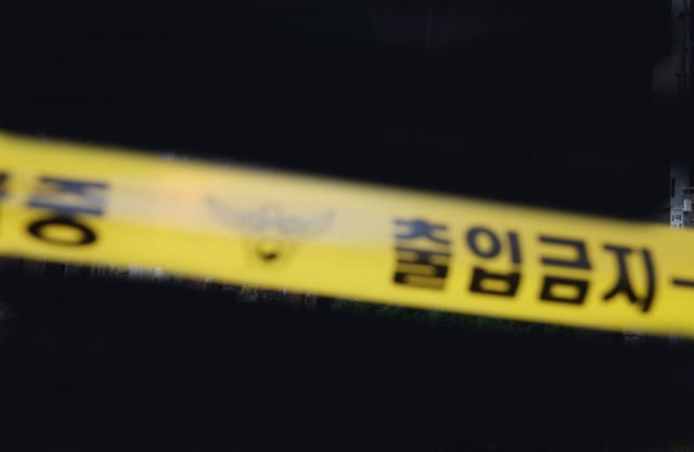 [속보]60대 부부 몸 묶인 채로 흉기에 찔려 숨진 채 발견⋯경찰, 인근 CCTV서 누군가 달아나는 장면 포착해 추적 중