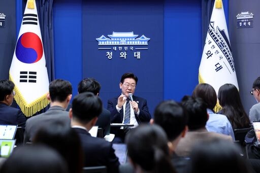 이 대통령 “韓 주식시장 매우 저평가…정상화 조치할 것”