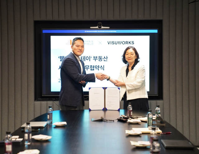 쿠시먼앤드웨이크필드 코리아 투자자문사 지소림 대표(오른쪽)와 비쥬웍스 김정수 이사가 업무협약을 맺고 있다