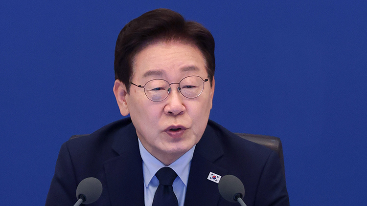 李대통령 "왜 시장 가냐고?…원래 좋아해" 선거 개입 반박