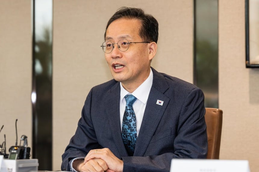 이형일 부총리 겸 재정경제부 장관이 28일 서울 중구 한국은행 본점을 방문해 신현송 한국은행 총재와 면담 중 모두발언하고 있다. 2026.09.28 이솔 기자