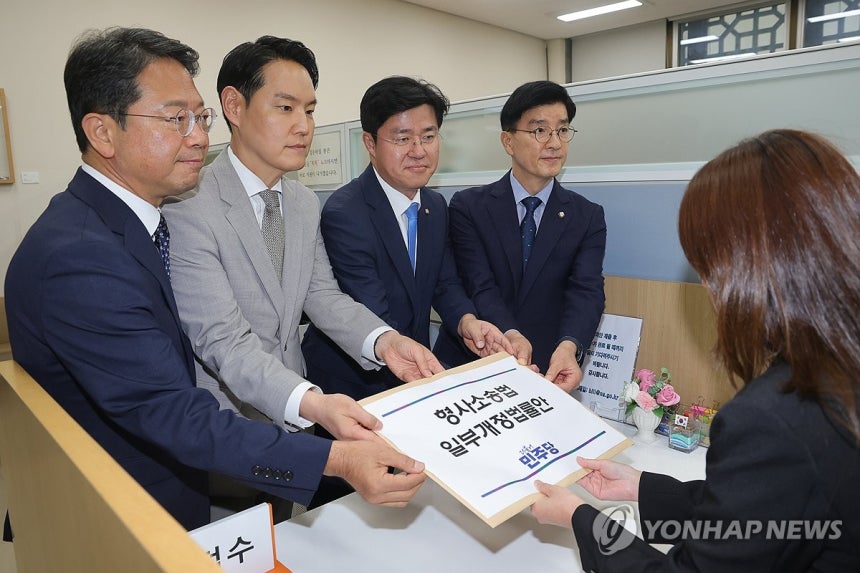 與, 경찰견제 보강한 '檢보완수사권 폐지' 속도…장윤기 사건 변수