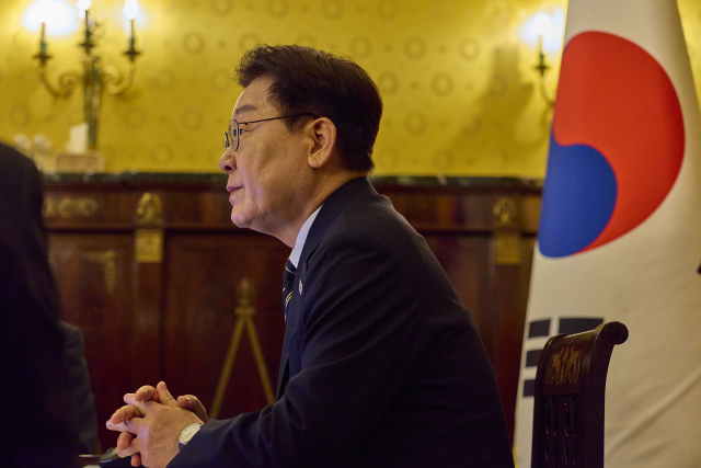 [속보] 이재명 대통령 지지율 50%대 초반…민주-국힘 지지율 역전