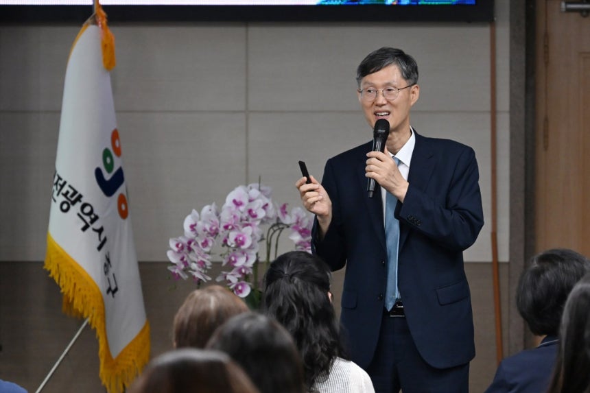 [속보] 문형배 전 헌재소장 권한대행 "대법관 제청 갈등…대통령·대법원장 만나야"