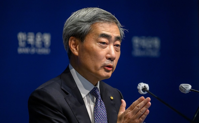 신현송號 한은, 매파적 동결…7월부터 금리인상 전망